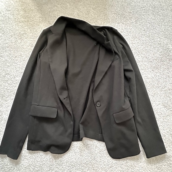 Black Uniqlo Blazer LIKE NEW - Picture 2 of 8